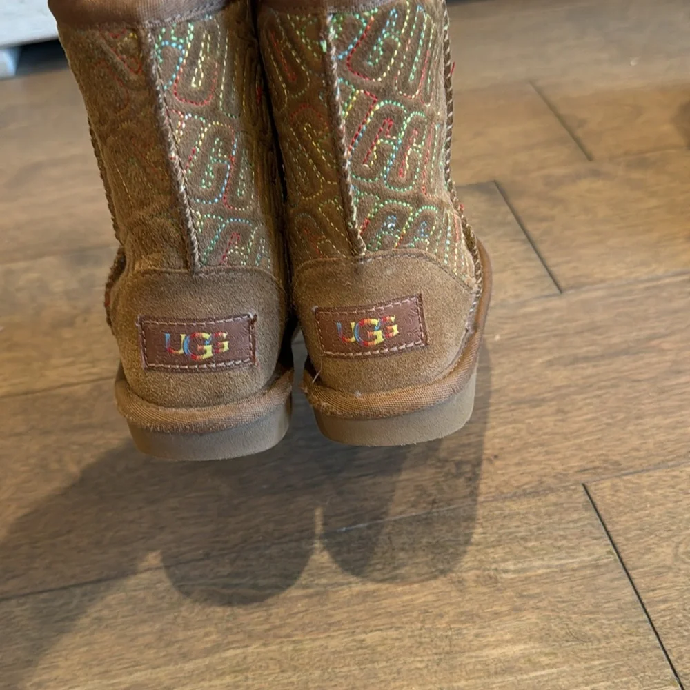 Ugg Kids Shoes Ugg Classic Ii Graphic Stitch Short‎ Boot US 10